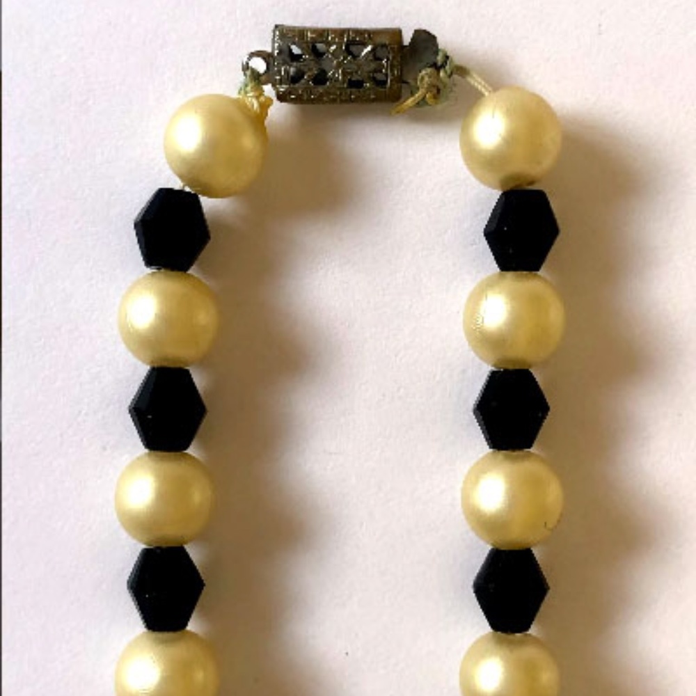 Lot of Vintage pearl necklaces. Black and white pearl necklace lot. Bead necklac - Picture 5 of 8